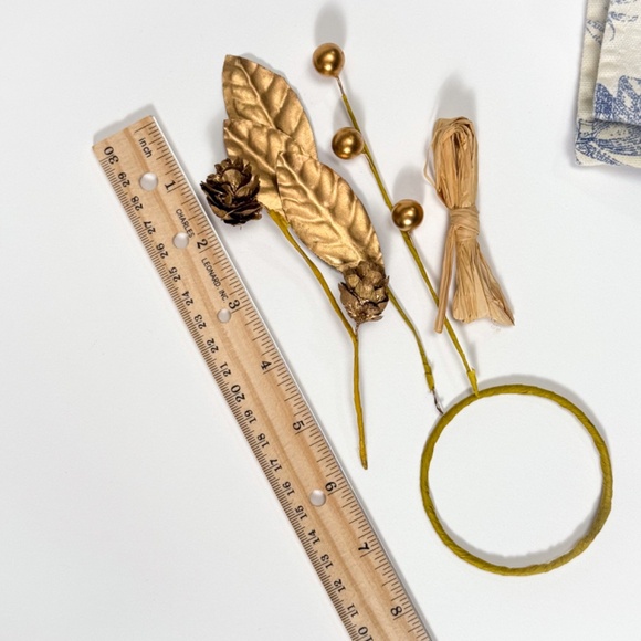 🍂 8 Bloom Room Gold Pinecone & Leaf Napkin Rings Kit Rustic Fall Decor 🌾✨🍽️ - Picture 4 of 8